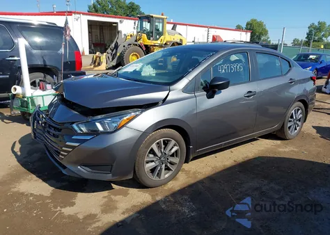 2024 Nissan Versa 1.6 S z USA, uszkodzony, nr VIN 3N1CN8DV4RL844161